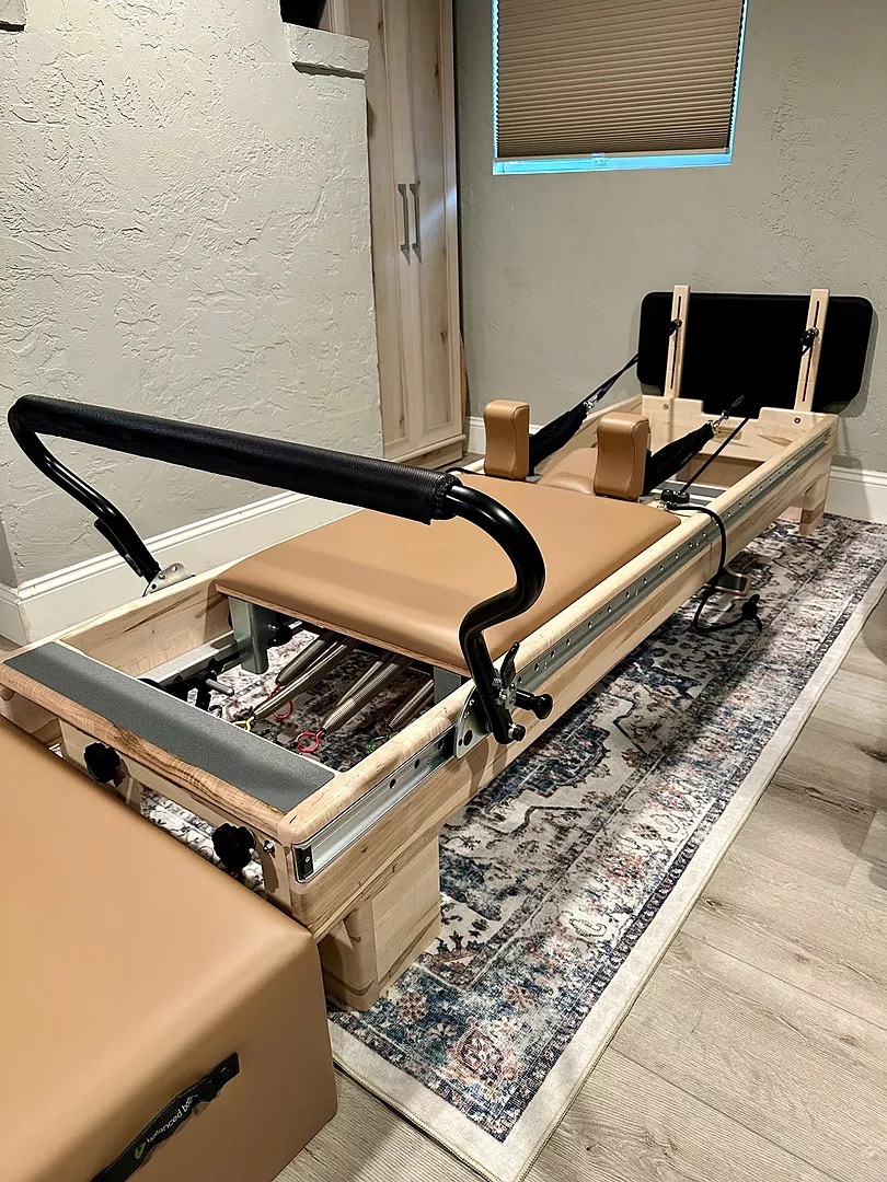 studio reformer oak/ artisan maple